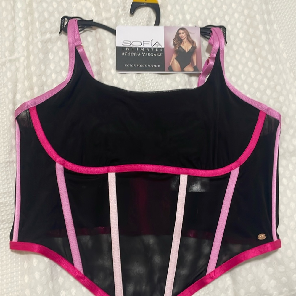 Brand new. Got the wrong size still in great condition